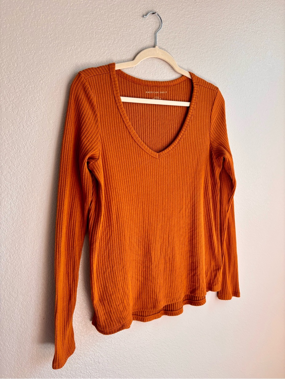 American Eagle Outfitters Ribbed V-Neck Sweater in Orange Rust